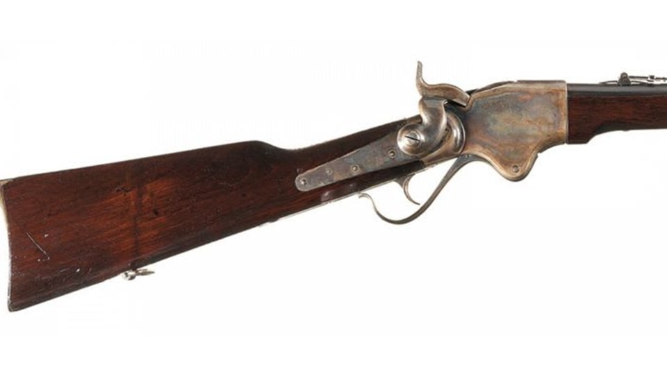Karabina Spencer model 1865 raze 56-50, kterou používala 7. kavalerie do roku 1870. Trubicová zásobník na sedm nábojů byl umístěn v pažbe.